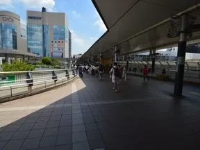 ペデストリアンデッキ
