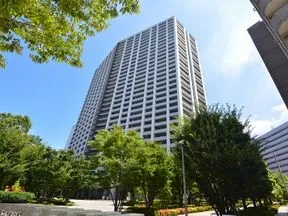 グランドエントランスから見た外観