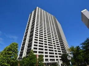 南東から見た外観