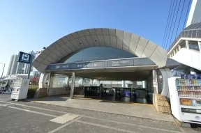 東京テレポート駅の地上に出ます