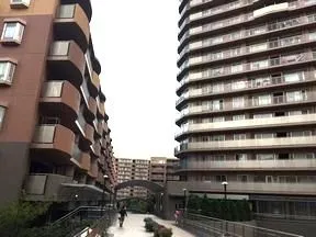 「サウザンドモール」を通り抜けるとす<br>ぐに左右に「サウザンドシティ」の１番<br>館・２番館が見えて参ります