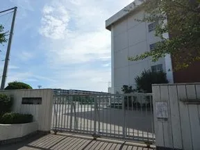 塚越中学校