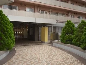 １番館アプローチ
