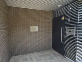 ７番館エントランス