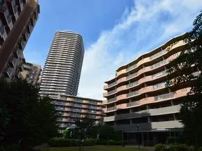 コミュニティ・スクエアから見た１・３・<br>６番館