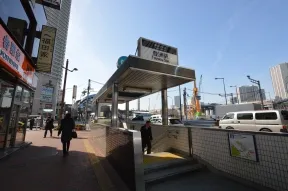 東京メトロ有楽町線豊洲駅4番出口を出<br>ます