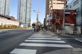 すき家前の信号を渡ります