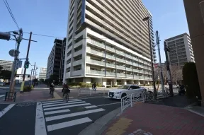 右手に東京フロントコートがみえてきま<br>す