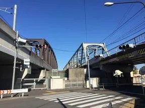 突き当たりの信号で右折します