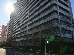 東側から見たアーバンフォート(アクトウ<br>イング)