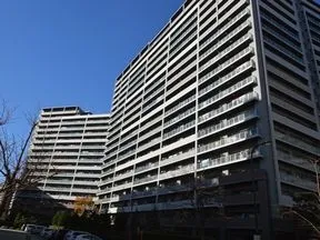 南側から見たアーバンフォート(ブライト<br>ウイング・センターウイング)