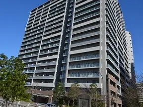 南西側から見たアーバンフォート(ディア<br>ウイング・エントリーウイング)