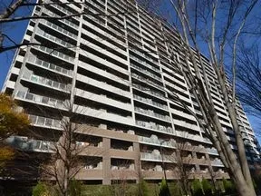 南側から見たパークアンドパークス(デラ<br>イトコート)