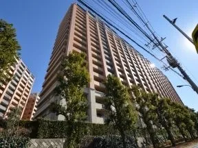 東側からの外観(コンフォートタワー)