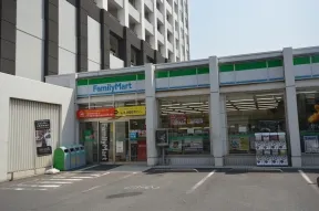 ファミリーマート港南四丁目店
