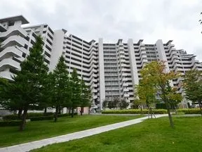 右手に東京サーハウスが見えます。