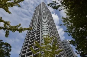 ライトウィング南側から望む東京ツインパ<br>ークス