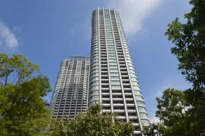 イタリア庭園から望む東京ツインパークス