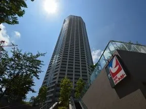 北東から見た外観