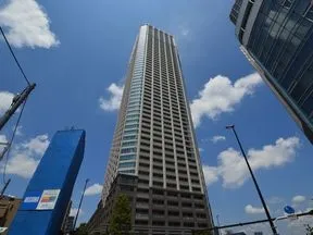東から見た外観