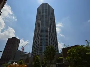 北西から見た外観