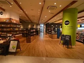 ファミリーマート　虎ノ門ヒルズ店（同敷地内）