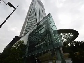 虎の門エントランス側から見た外観