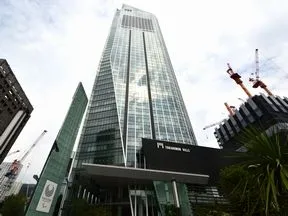 新橋エントランス側から見た外観②