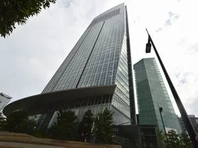 南側から見た外観