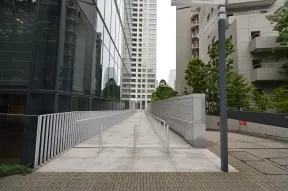 レジデンスに通じる通路がございます