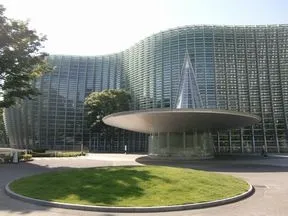 国立新美術館