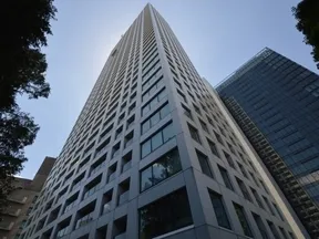 建物西側より