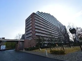 Cサルーン外観