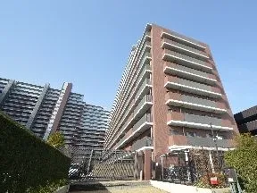 Dサルーン外観