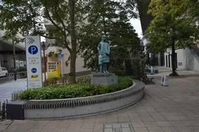 モニュメント