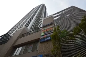 北東から