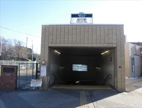 「辰巳」駅を降り、辰巳桜橋へ進みます<br>。