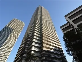 西側から見たWEST棟外観
