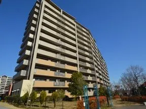 南西側から見たＨ棟