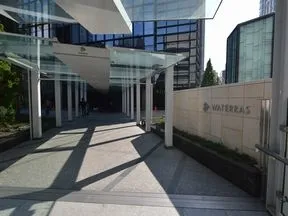 通路をWATERRAS方面へ