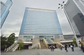 品川駅港南口を降りて東に進みます。