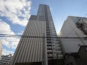 北側道路からの外観