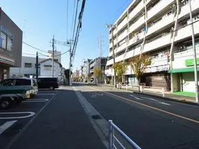 改札を出て左に進みます