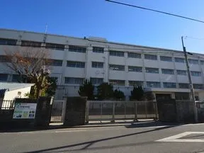 市場中学校