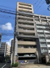 クィーンズ県庁前