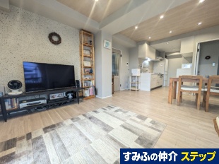 �C���y���A�������K�[�f���n�E�X����