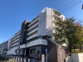 uC}V