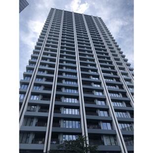 �O�����h�~���[�j�A