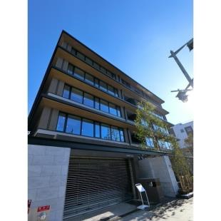 �U�E�p�[�N�n�E�X���q