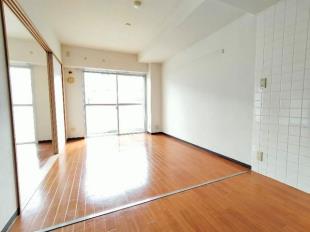 ���C�u�E�G�X�g���R